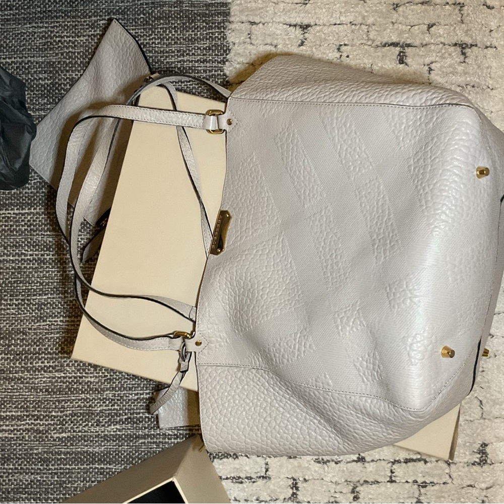 AUTHENTIC  BURBERRY  MEDIUM CANTERBURY  TOTE BAG IN LIGHT GRAYISH TAUPE - Picture 11 of 14